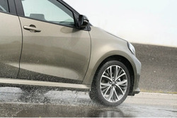 Încredere sporită pe drum umed